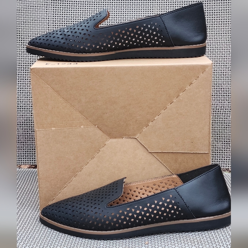 Adrienne Vittadini Back Perforated Slip-On Loafers Size 9.5 MEDIUM